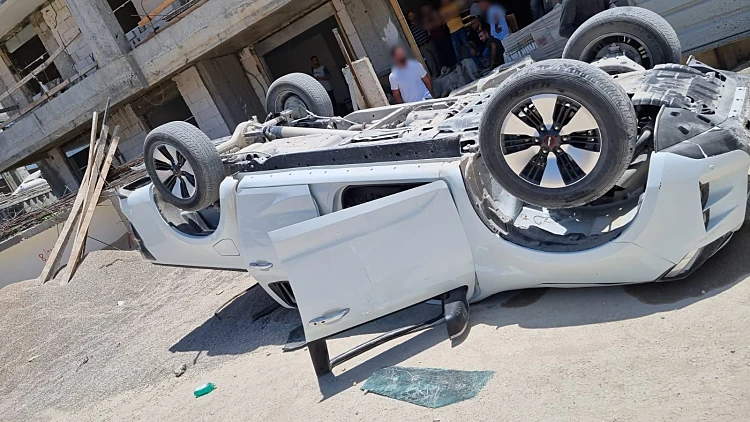 קטטה המונית בבית שמש: יריות באוויר, טרקטור הפך רכב • תיעוד