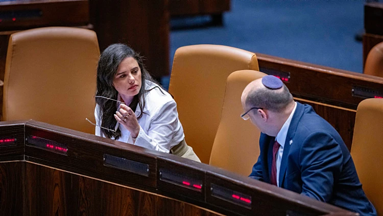 "המדינה צריכה לדעת שלא תשב עם נתניהו": ההקלטות ממפגש בנט ופעיליו
