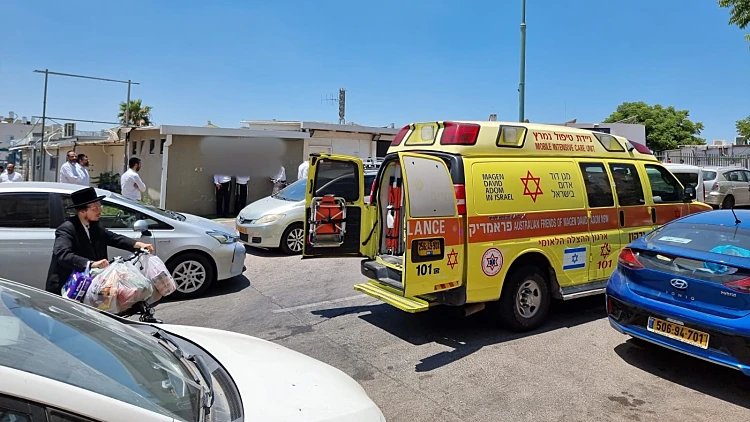 טרגדיה באלעד: נקבע מותה של תינוקת שהושארה ברכב נעול