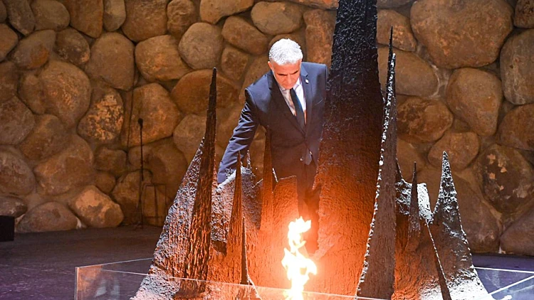 ראש הממשלה המיועד יאיר לפיד ביד ושם