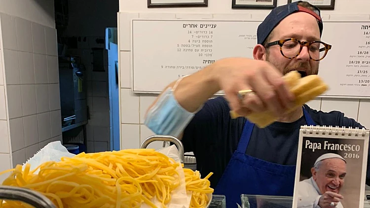 שף מתחלף וסועדים מרוצים: השפים המפורסמים שנטשו הכל כדי להתחיל מחדש