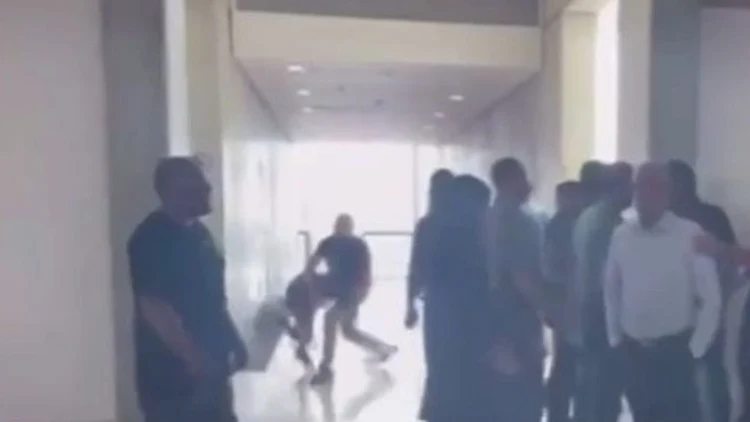 תיעוד מביהמ"ש בחיפה: קטטה המונית בין משפחות הנאשם והנרצח