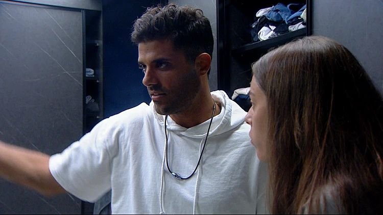 "אני תקוע בין הפטיש לסדן": אליאב מנסה להבין את מקומו במשולש הרומנטי