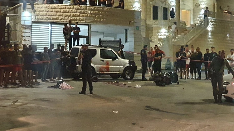 כוח משטרתי סמוי זיהה השלכת מטען לעבר בית, אחד החשודים נהרג