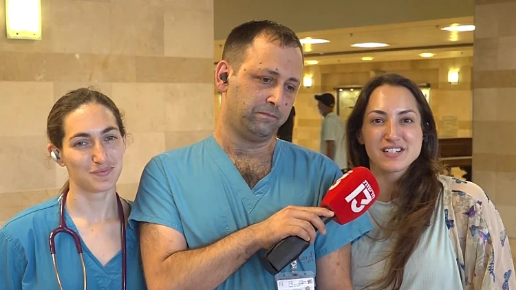 החלום של כל סבתא: גם ההורים וגם כל שלושת ילדיהם - רופאים