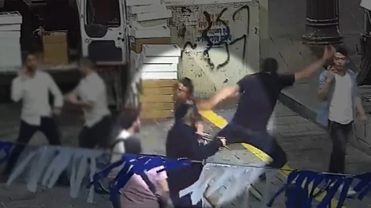 דקירות בלב השוק: מלחמת הכנופיות החרדיות שהובילה לקטטה המונית