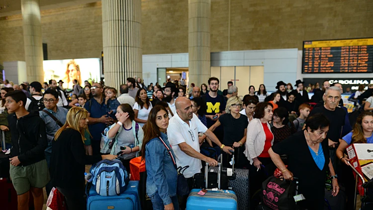 אירוע חריג בנתב"ג: גנב רכבים פרץ את המחסום - נוהל חירום הופעל