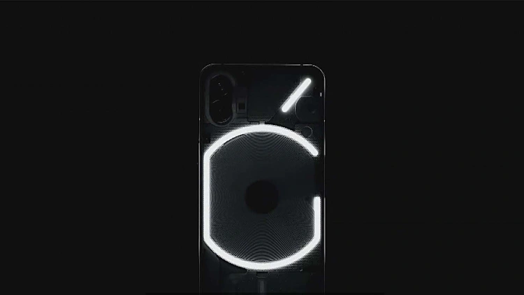 שקוף, זול ושווה: הטלפון שרוצה להתחרות באייפון ובגלקסי