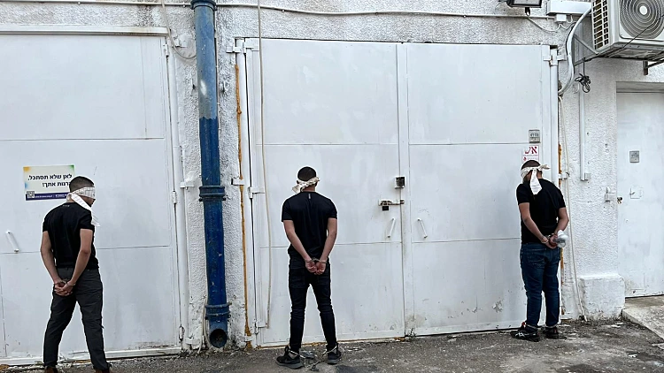 עם לפידים וחומר דליק: נעצרו 11 חשודים בהצתות אוטובוסים בצפון