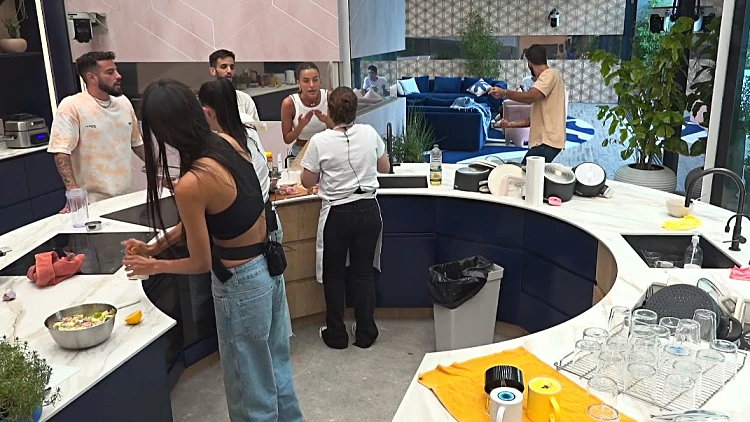 "כבר אי אפשר לשמוע את העקיצות שלך": שרין יוצאת על דיאן