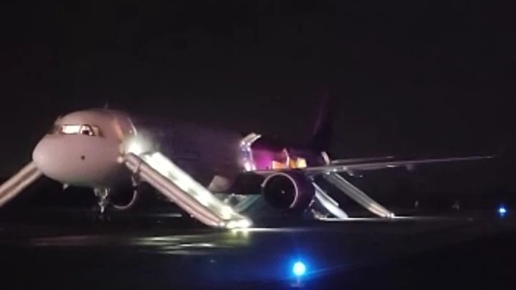 "כאוס גדול": טיסה מישראל לפולין פונתה בשל "חשש לפצצה" • תיעוד