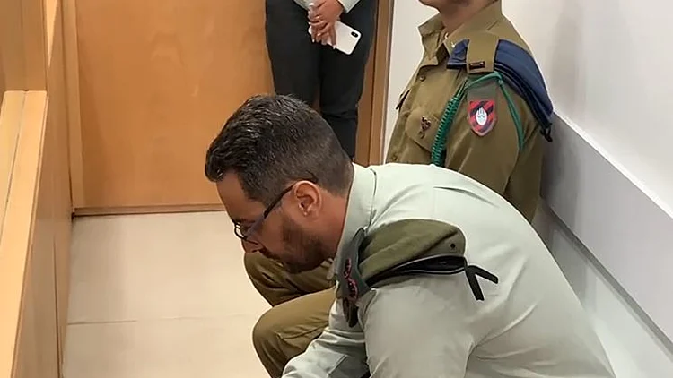 מתלוננת התפרצה לעבר "הקצין המצלם": "פח אשפה, אלוהים רואה"