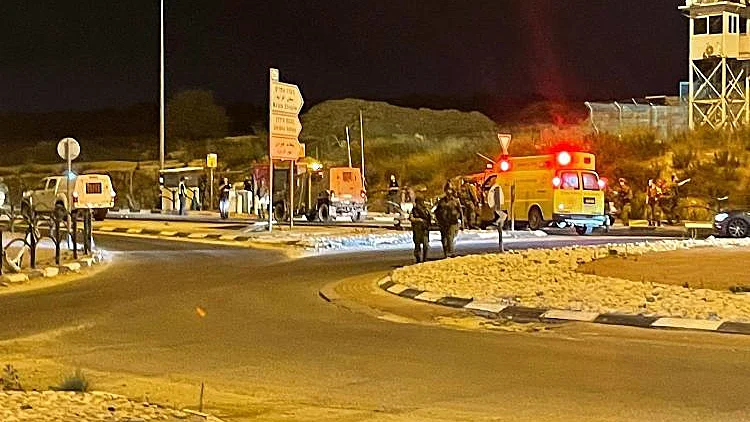 ניסיון פיגוע בצומת תפוח - המחבל נעצר, אין נפגעים ישראלים