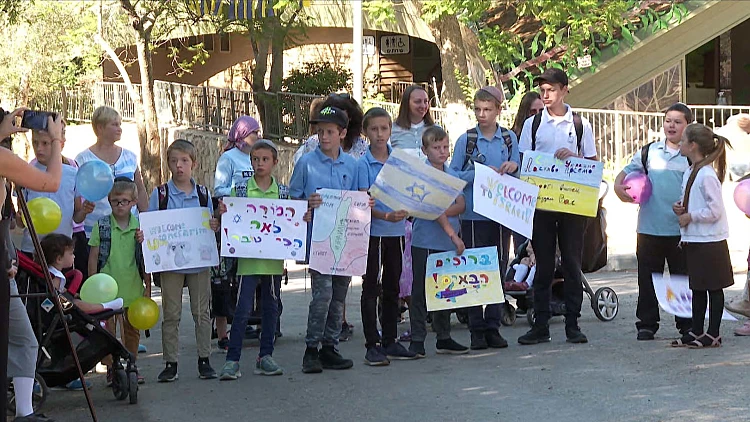 מורה לחיים: האיחוד בין הילדים שברחו מאוקראינה - למחנכת שלהם