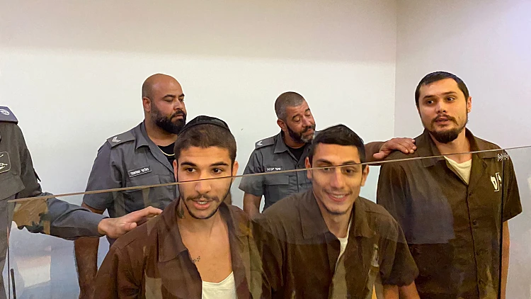 השליכו בקת"בים על ערבי ממניע לאומני: 3 צעירים מואשמים בטרור