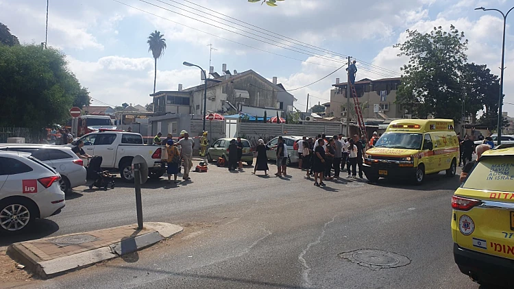 החשד - התלקחות סוללת אופניים: בן 11 נפגע קשה בשריפה בנתניה
