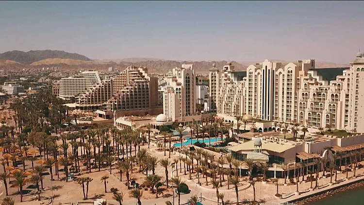 "חלום בלהות": הצעירות שהותקפו בחדרן במלון באילת משחזרות