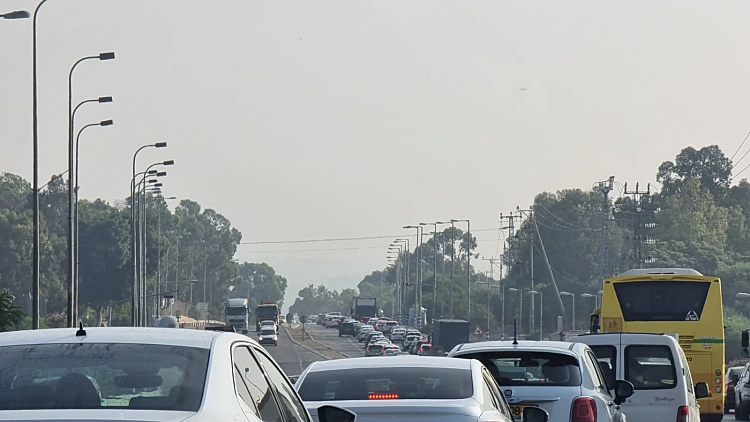 פקקי ענק הבוקר ביציאה משדרות