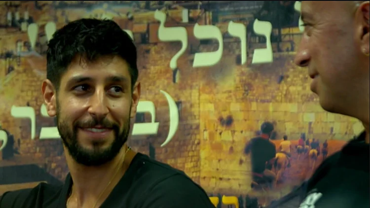 המסתערבים שחיים את "פאודה": יוצרי הסדרה עם הלוחמים האמיתיים