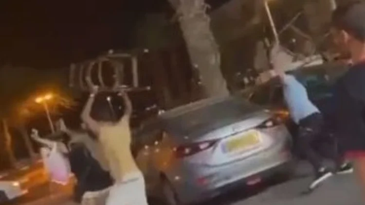 קטטה באילת: ממתינים במסעדה תקפו את הצוות | תיעוד