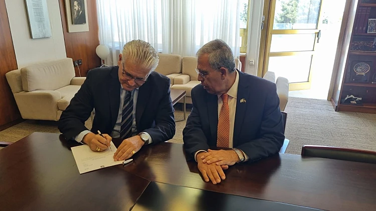 אלי אבידר מגיש את התפטרותו ליו"ר הכנסת מיקי לוי