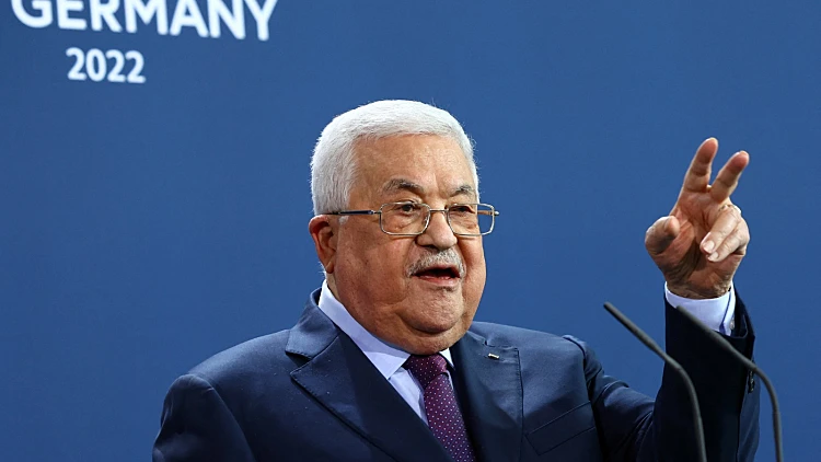 מכחיש שואה סדרתי: כך שיקר אבו מאזן לאורך השנים