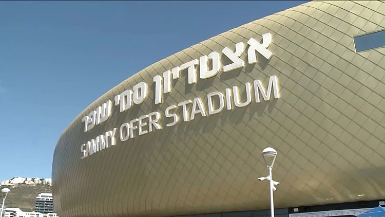 "זה כמו צונאמי שמגיע לכאן, כל הכביש מלא מכוניות"