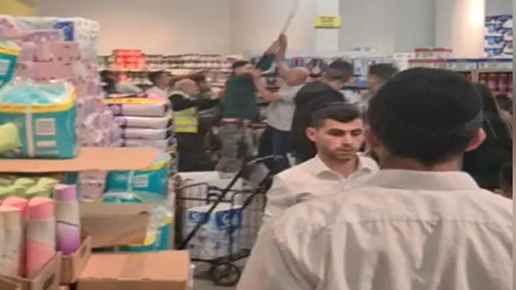 "כולם הקיפו אותי והכו": האחים שהותקפו כי הם ערבים - מדברים