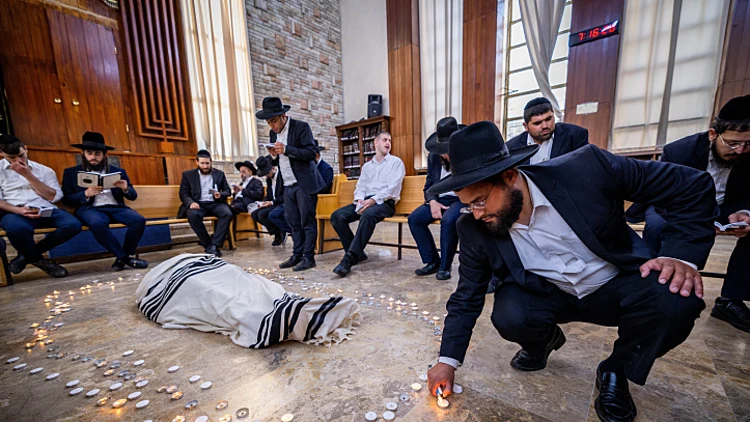 צפי לאלפים: ההיערכות לקראת הלוויית מנהיג ש"ס