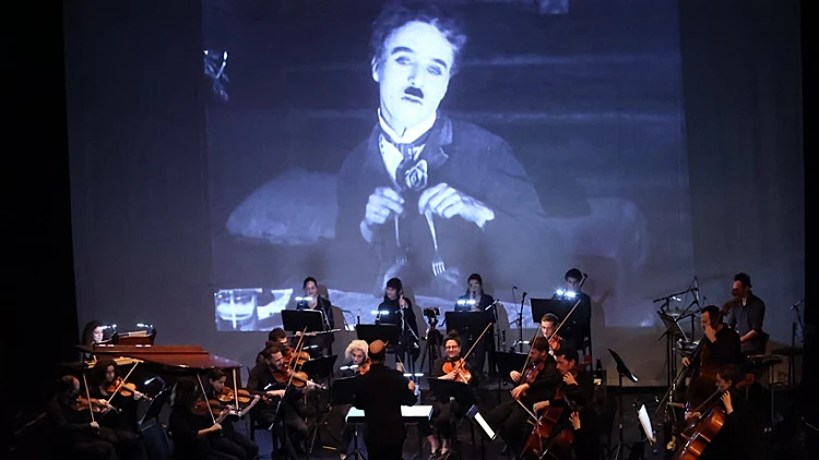 הבהלה לזהב - תזמורת המהפכה