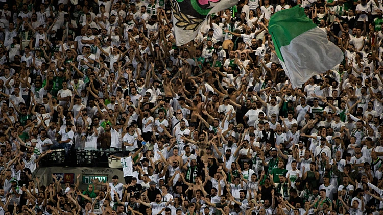 הקהל של מכבי חיפה חוגג