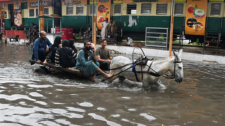 השיטפונות בפקיסטן: עוד 120 בני אדם נהרגו ביממה האחרונה