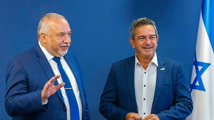 השר ליברמן וד"ר רון תומר, נשיא התאחדות התעשיינים בישראל