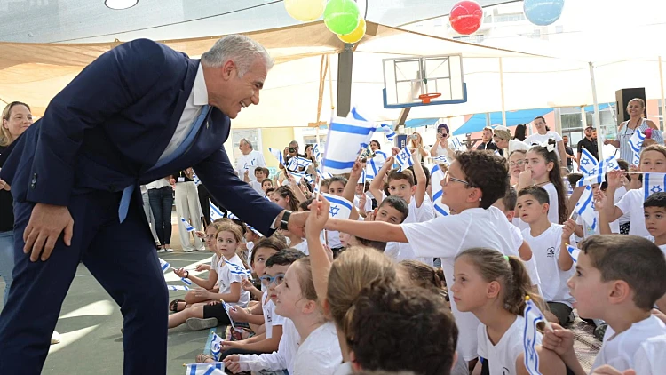 לפיד במסר לצוותי ההוראה: "המורים - הרווח הכי גדול שיכול להיות"