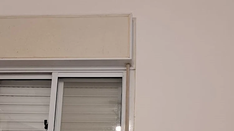 חור בתקרה בעקבות קליע תועה שחדר לבית בכוכב יעקב