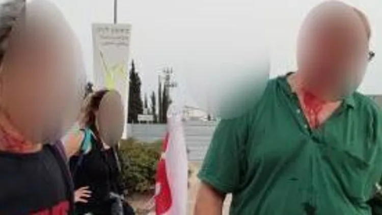 מפגינים נגד נתניהו הותקפו בראשל"צ, שניים נפצעו קל