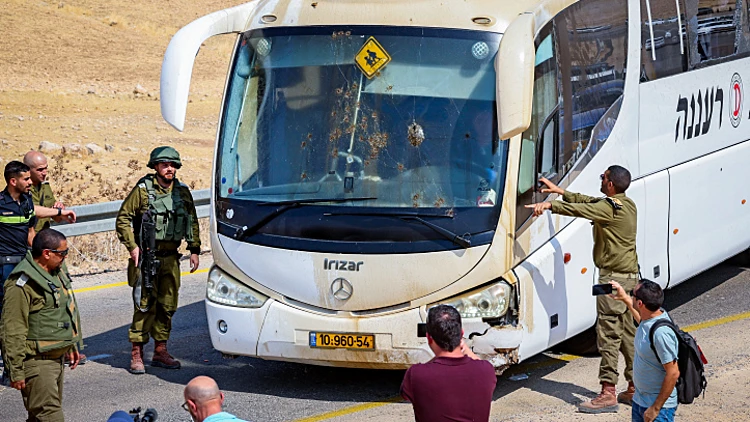 תיעוד דרמטי מאוטובוס החיילים: השניות שאחרי פיגוע הירי בבקעה