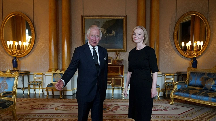 חילופי משמרות: החלה השבעת חברי הפרלמנט הבריטי למלך צ'ארלס