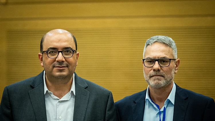 בכירי בל"ד סאמי אבו שחאדה ואמטאנס שחאדה בוועדת הבחירות