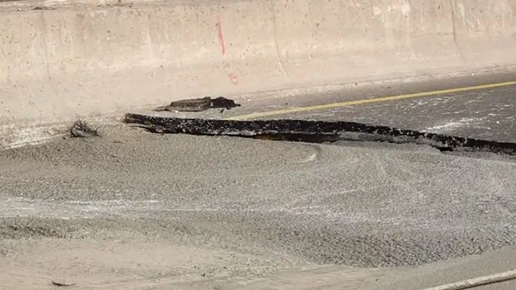 הבולען באיילון: התנועה נפתחה למעט העלייה למחלף השלום