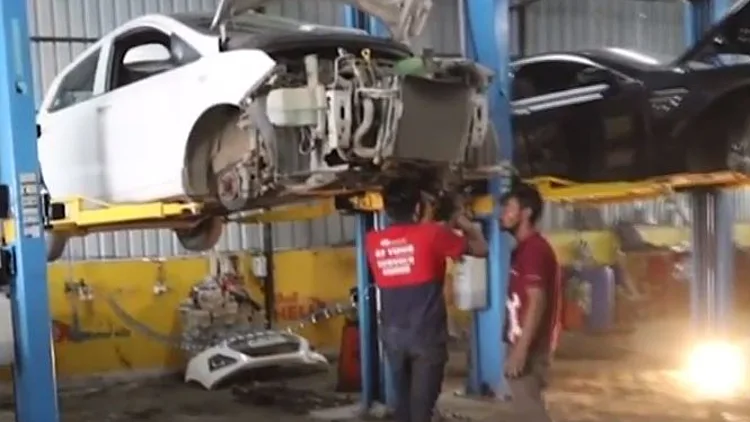 "היהודים לא רוצים לעבוד": הפערים בין תיקון רכב במרכז לטירה