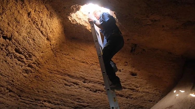 "תגלית של פעם בדור": מערת קבורה קדומה נחשפה בפלמחים