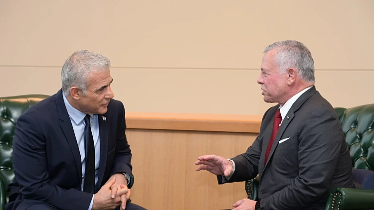 לפיד נועד עם מלך ירדן: "נילחם בכל סוג טרור המופנה כלפי ישראל"