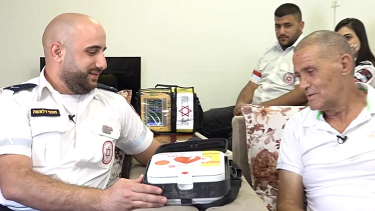 "הייתי בקבר ויצאתי ממנו": הדפיברילטור הציל את חייו של סמי