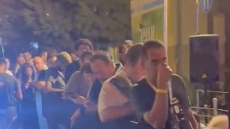 בתור במשך שעות לאייפון החדש: "מוכנה לחכות כל הלילה"