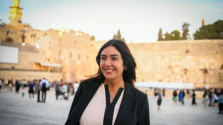 פרסום ראשון: ח"כ מירי רגב עובדת על ספר חדש