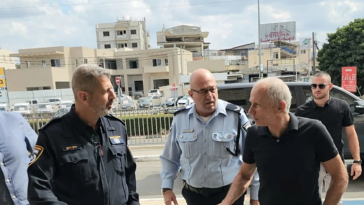 השר לביטחון פנים עמר בר-לב במשטרת גליל מערבי