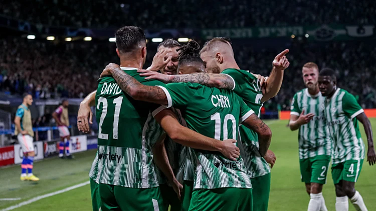 שחקני מכבי חיפה חוגגים מול יובנטוס בליגת האלופות