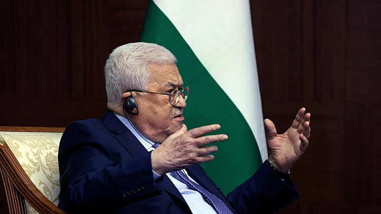 יו"ר הרשות הפלסטינית אבו מאזן בפגישתו עם נשיא רוסיה ולדימיר פוטין בקזחסטן