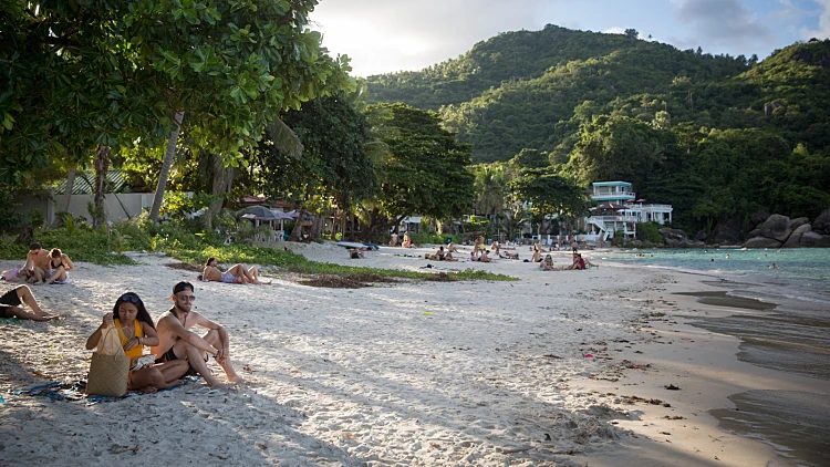 המקומיים מגן העדן האהוב התהפכו על התיירים מישראל